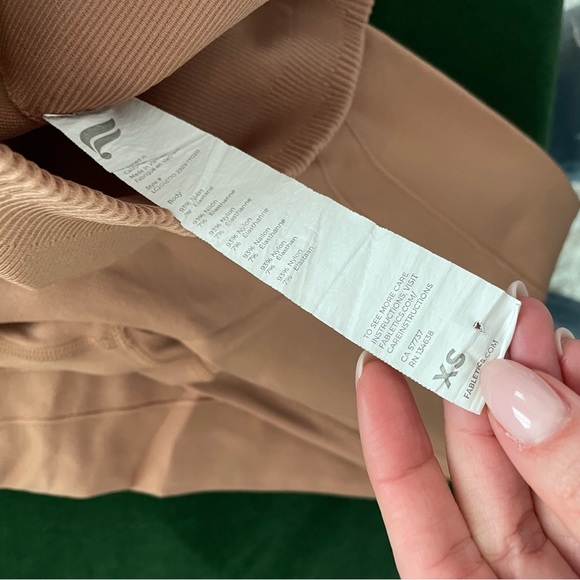 Fabletics Workout Set - Picture 4 of 4